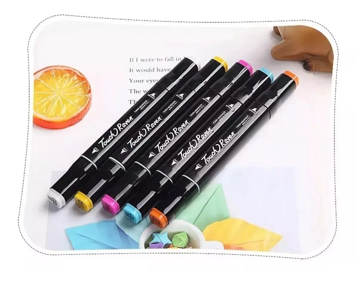 Kit de 5 rotuladores Touch Raven con doble punta de colores negro, amarillo, rosa, celeste y naranja sobre fondo decorado.