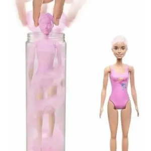 Muñeca Barbie Color Reveal de ballet: proceso de desempaque en agua rosada espumosa y la muñeca con traje de baño rosa.