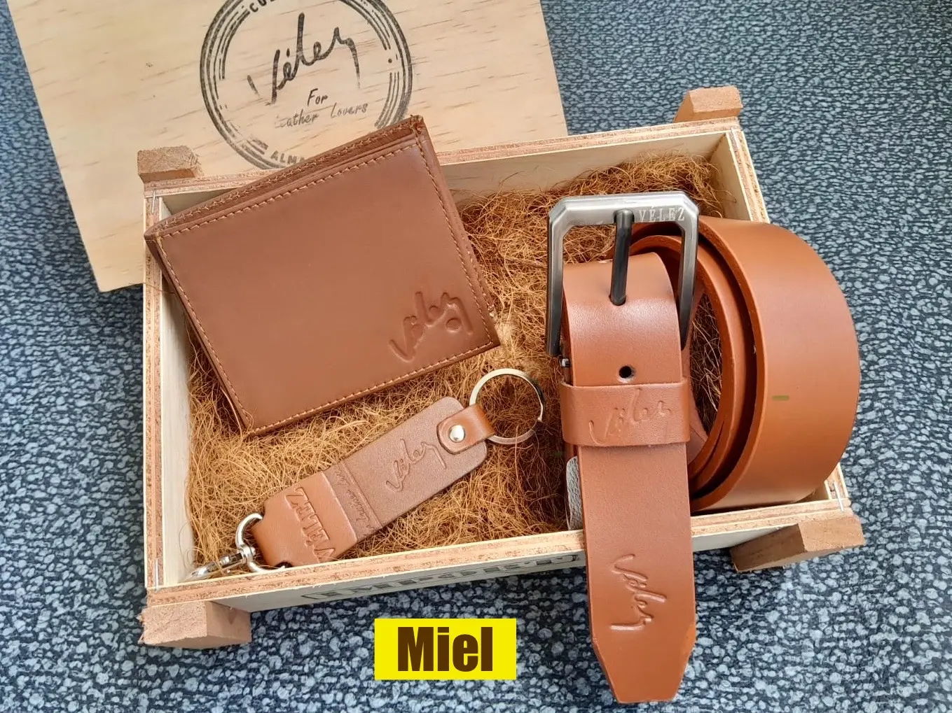 Conjunto de accesorios de cuero correa billetera y llavero en caja - Proyecta una imagen profesional y elegante todos los días