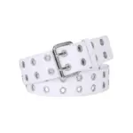 Cinturón blanco con múltiples ojales plateados y hebilla metálica rectangular, mostrado en posición enrollada.
