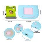 Lector QR electrónico azul de 11.5x9 cm con ranura para tarjetas didácticas de 6x9 cm, botones de volumen, repetición, encendido y puerto USB.