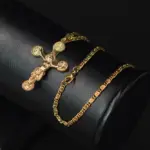 Collar de acero inoxidable con crucifijo y caracol dorado - Expresa tu devoción católica y protege tu fe diariamente - Imagen 3