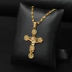Collar de acero inoxidable con crucifijo y caracol dorado - Expresa tu devoción católica y protege tu fe diariamente - Imagen 2