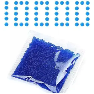 Bolsa con miles de diminutas municiones y perlas de hidrogel en color azul intenso, acompañadas de representación numérica de gran capacidad superior