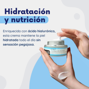 Mano sosteniendo el frasco de crema Youbuy Snail Mucin 92% junto a texto sobre hidratación con ácido hialurónico