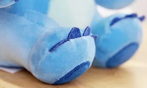 Peluche Stitch Grande 25cm Antialérgico con Luz - Brinda tranquilidad y compañía durante las noches de los niños