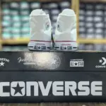 Zapatillas Converse de lona alta para niños en color blanco - brindan estabilidad y comodidad para el uso diario escolar - Imagen 3