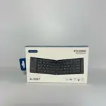 Caja de producto blanca con azul que muestra un teclado folding keyboard modelo A-1007 negro, plegable y portátil sobre fondo gris.