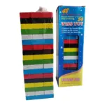 Torre de bloques de madera de colores rojo, negro, amarillo, verde, blanco y azul junto a su caja azul de Wiss Toy con 48 piezas.