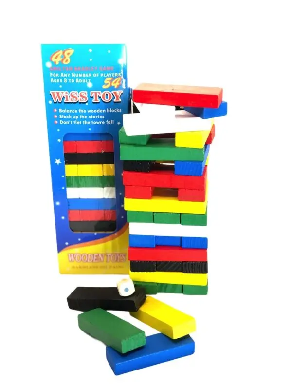 Torre de madera multicolor tipo Jenga con bloques de colores, dado y caja azul de Wiss Toy.