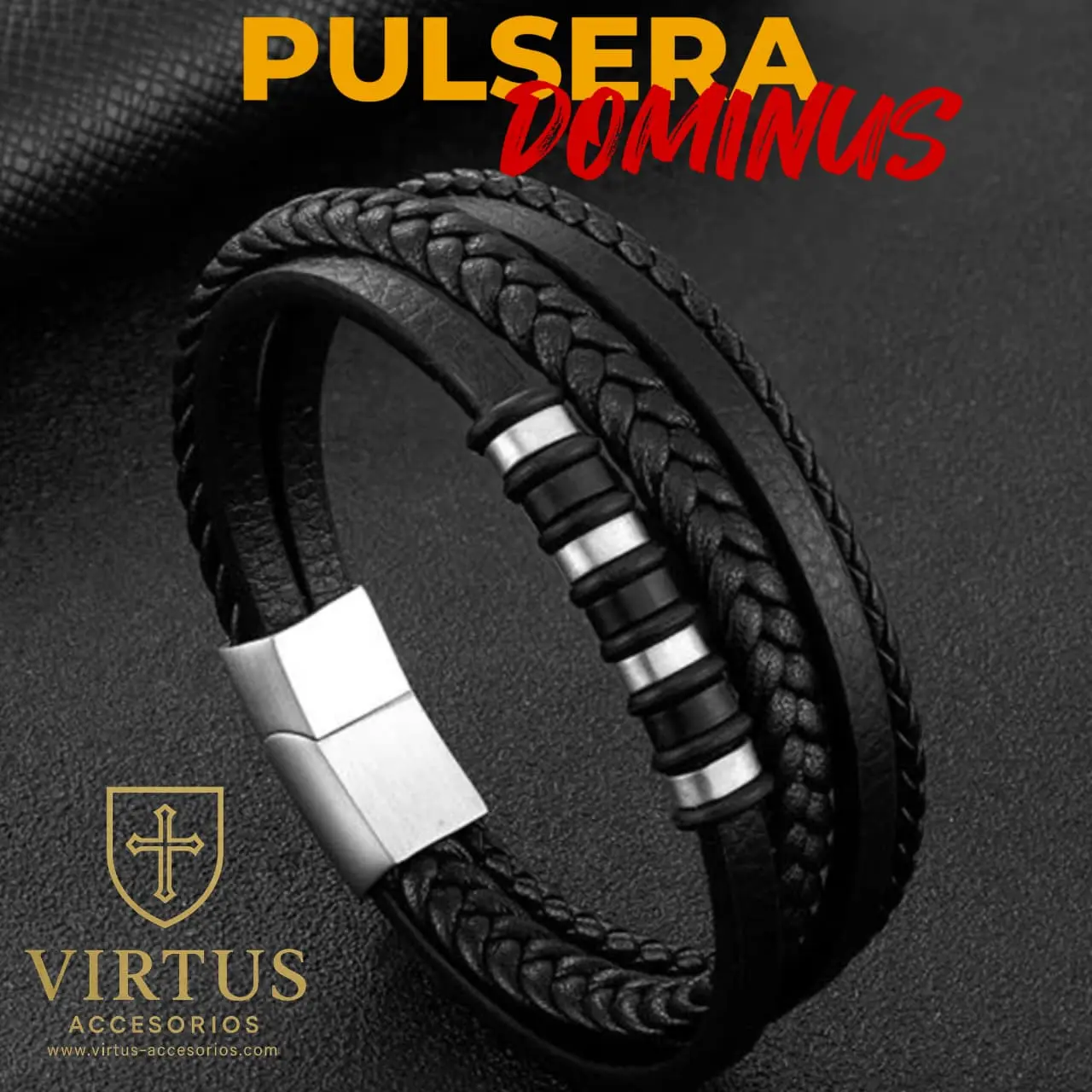 Pulsera de cuero negro con tiras trenzadas y lisas, detalles en acero inoxidable y cierre imantado rectangular plateado.