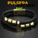 Pulsera de doble cordón en cuero negro trenzado con detalles de acero y cierre imantado dorado.