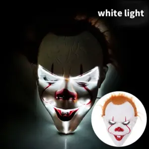 Máscara de payaso Pennywise con luces LED blancas neón en ojos y boca, mostrando versión iluminada en la oscuridad y vista sin luz.