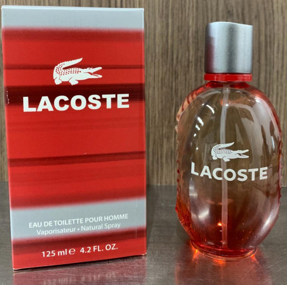 Perfume Lacoste Red de 125 ml en frasco ovalado rojo con atomizador metálico y caja a juego con el logotipo del cocodrilo blanco.