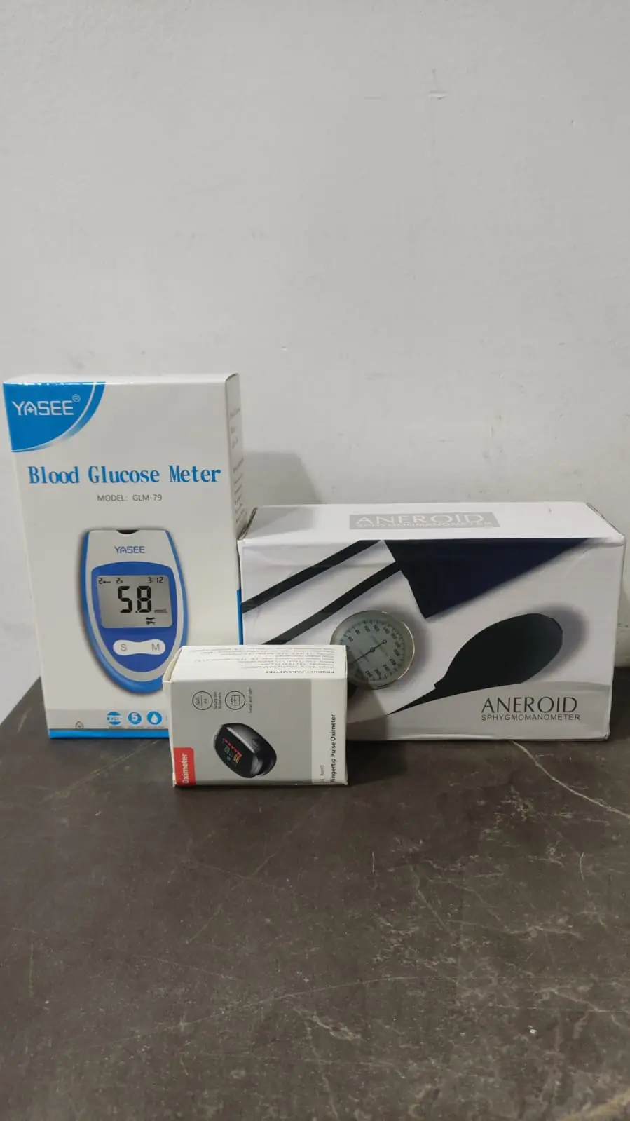 Kit medico de salud en casa con tensiometro manual glucometro y oximetro - Monitorea tus signos vitales y cuida tu bienestar diario