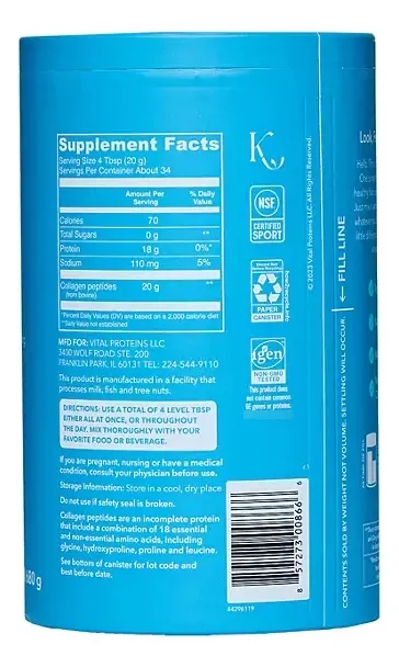 Vista lateral de envase azul de colágeno Vital Proteins con tabla de información nutricional, instrucciones de uso y sellos de certificación.