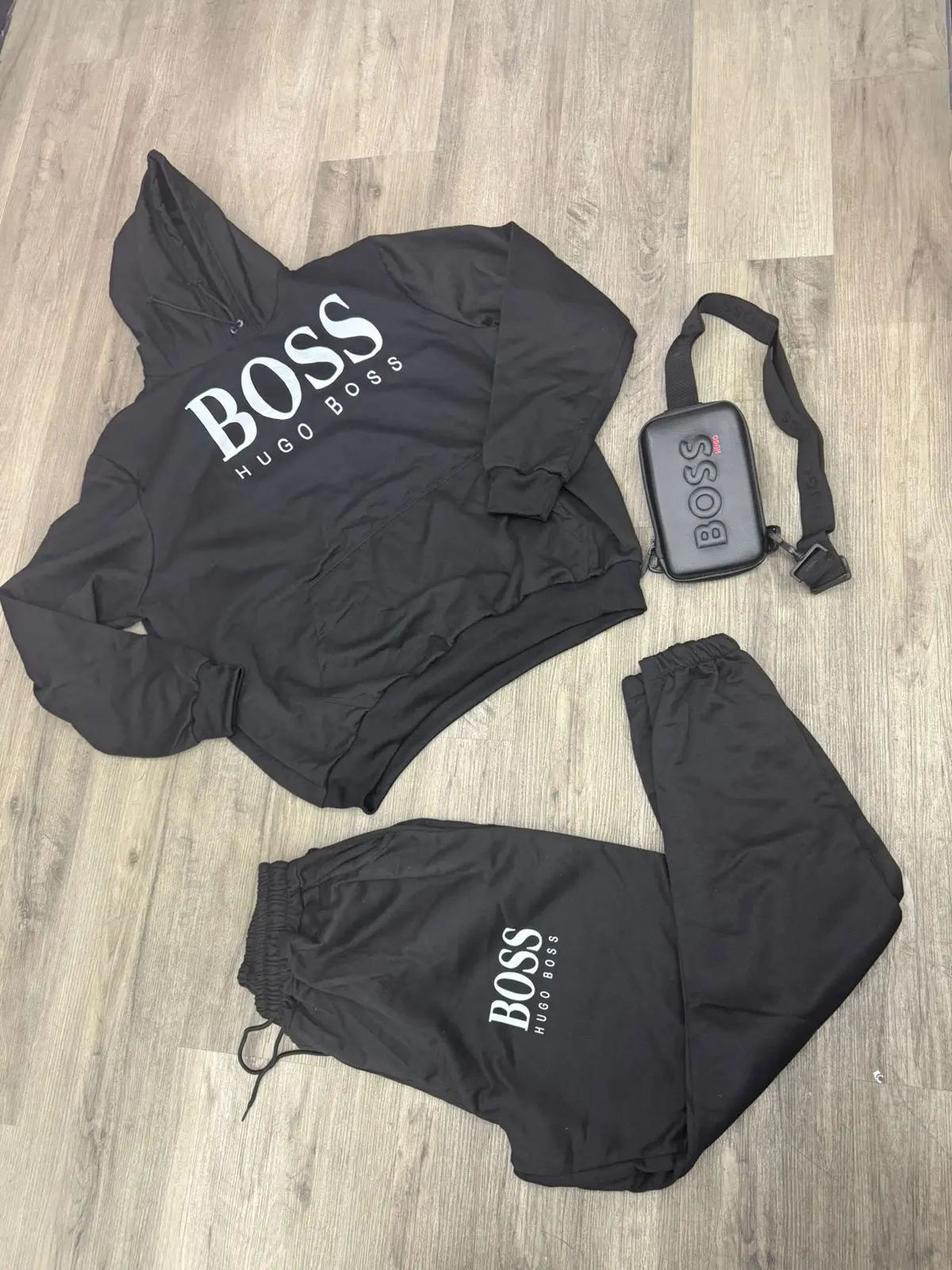 Conjunto urbano Boss con buzo capucha y perchero - Disfrutas máxima comodidad en tu rutina diaria