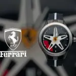 Reloj deportivo para hombre con correa negra de caucho, esfera inspirada en llanta y escudo Ferrari.