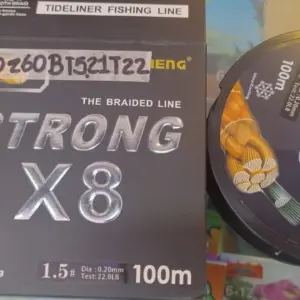 Sedal de pesca trenzado Strong X8 de 100m, 22lb y 0.23mm, presentado en caja gris oscuro y carrete circular con letras plateadas.