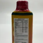 Botella rectangular de suplemento nutricional líquido color amarillo y verde con etiqueta informativa de tabla nutricional y tapa roja con sello impreso.