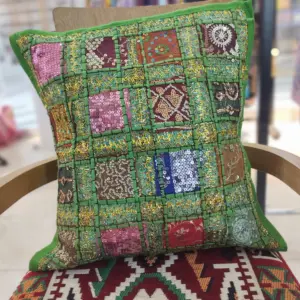 Funda de Cojín Patchwork Bordada con Detalles Únicos - Aporta un estilo auténtico y vibrante a tus espacios