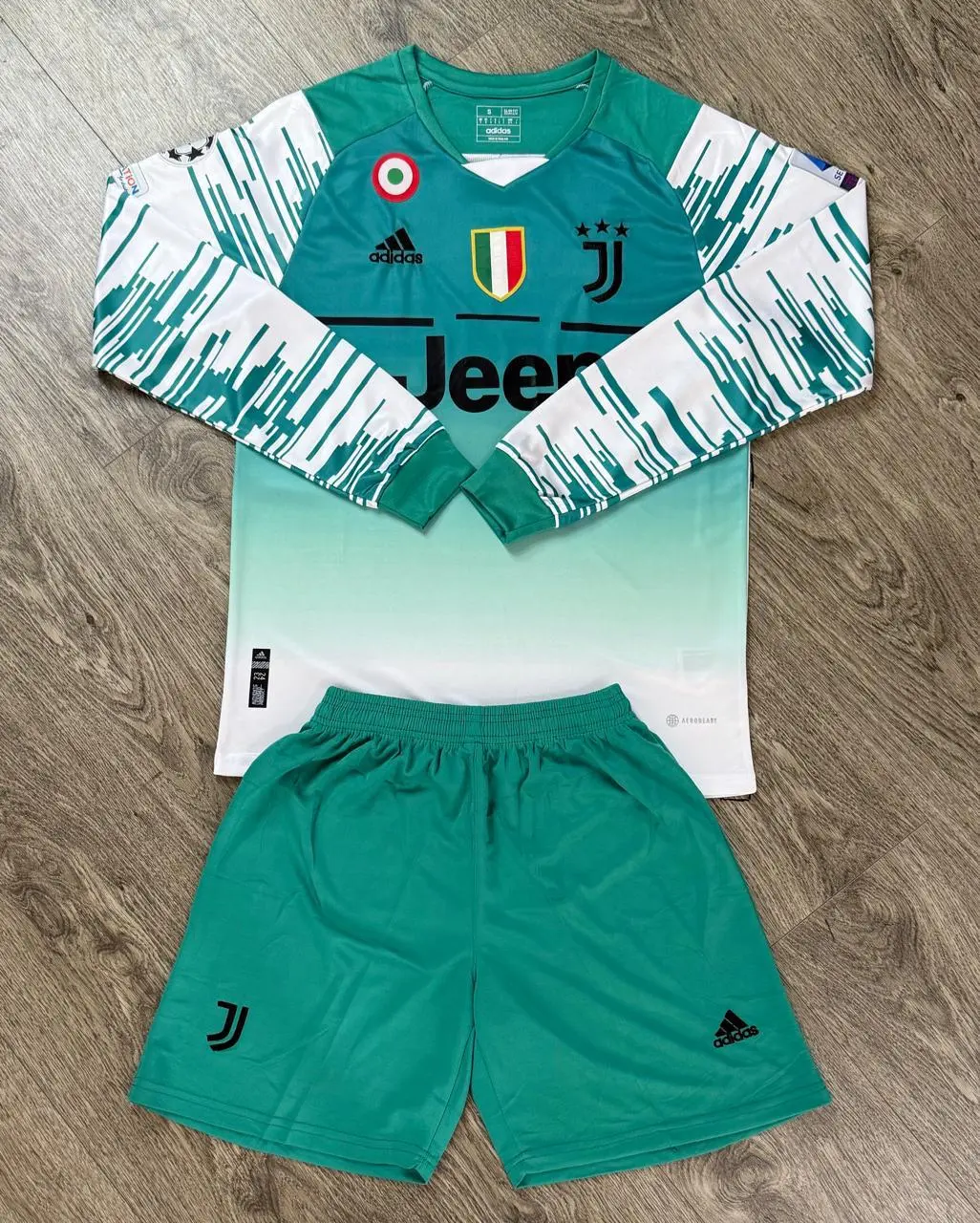Uniforme de futbol Juventus para adultos con detalles bordados - Disfruta la máxima comodidad durante tus partidos