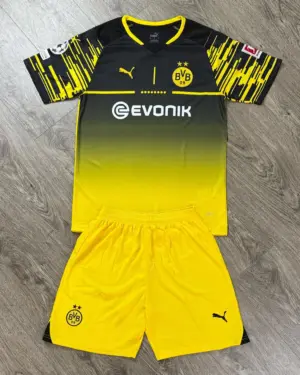 Uniforme de futbol Borussia Dortmund importado con logos bordados - Disfruta máxima comodidad mientras entrenas y apoyas a tu equipo favorito