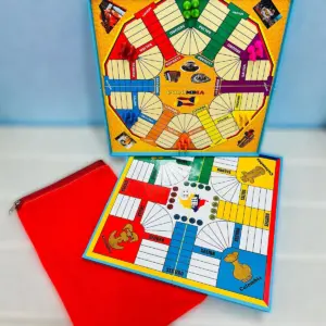 Dos juegos de parqués magnéticos plegables: uno octagonal para 6 jugadores y uno cuadrado para 4 jugadores junto a un estuche rojo.