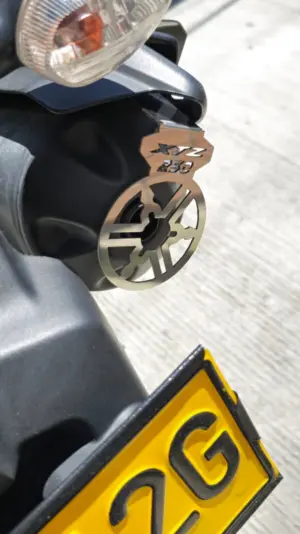 Tapa lujo para mofle de acero inoxidable Xtz 250 - Protege la salida del escape y renueva la estética de tu moto