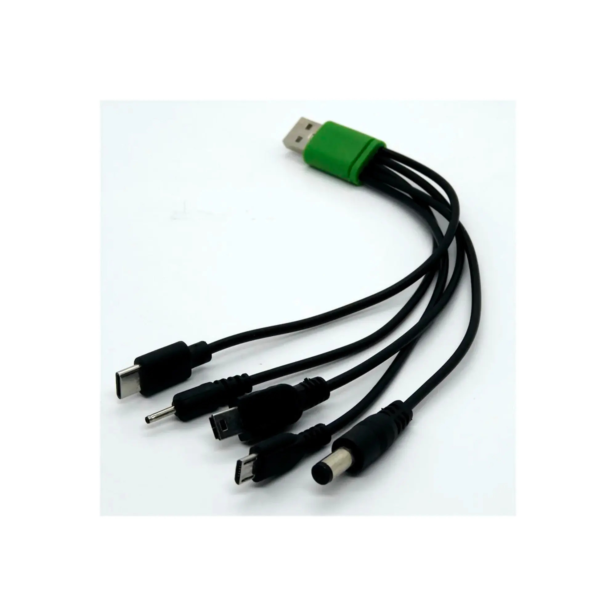 Cable adaptador USB negro multi conector con un cabezal verde y cinco salidas diferentes dispuestas sobre fondo blanco.