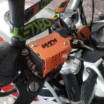 Protector en acero inoxidable para bomba de líquido de freno delantero de motocicleta KTM