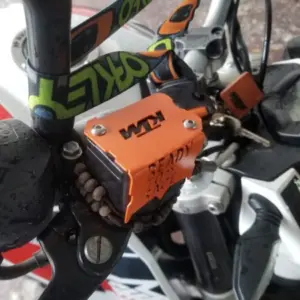 Protector en acero inoxidable para bomba de líquido de freno delantero de motocicleta KTM