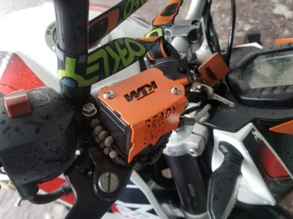 Protector en acero inoxidable para bomba de líquido de freno delantero de motocicleta KTM
