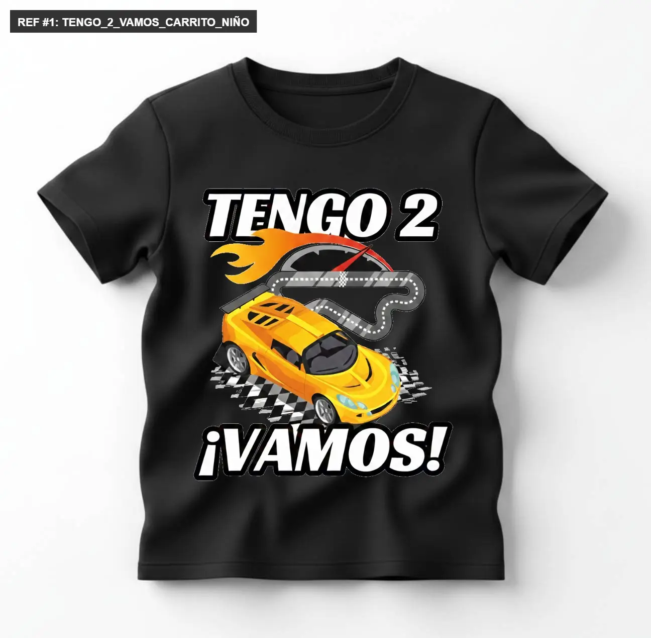 Camiseta negra para niño con diseño de carro deportivo amarillo, pista de carreras y texto "TENGO 2 ¡VAMOS!" para cumpleaños de dos años.
