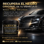 Tarro negro de Carvox, renovador de partes negras para vehículos, ubicado junto a un auto moderno y brillante sobre superficie húmeda.