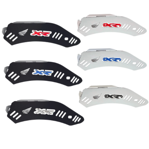 Protectores de mofle en acero inoxidable para moto, variantes en negro y plata con logos XR en colores rojo, azul y blanco.