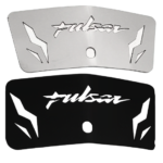 Par de guarda barro delanteros para Pulsar NS 200 en acero inoxidable, uno plateado y uno negro con diseño y logo calados.