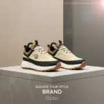 Zapatos casuales Brahma en material sintético beige, negro y marrón, con suela gruesa de PVC y diseño moderno para uso diario.