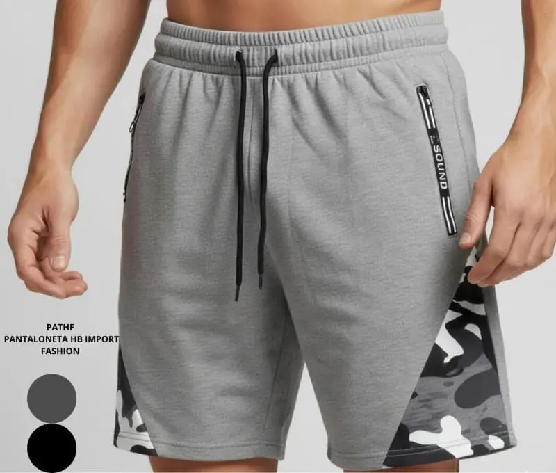 Pantaloneta gris para hombre con cintura elástica, cordón negro y paneles laterales con estampado de camuflaje en blanco y negro.