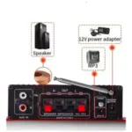 Panel posterior de amplificador digital negro con puertos AUX IN, salidas de altavoces 4-16Ω y guía de conexión para MP3 y adaptador de 12V.