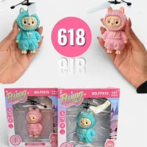 Muñecos voladores Labubu con sensor de proximidad y hélices en colores azul y rosa, mostrados en manos y sus cajas de empaque.