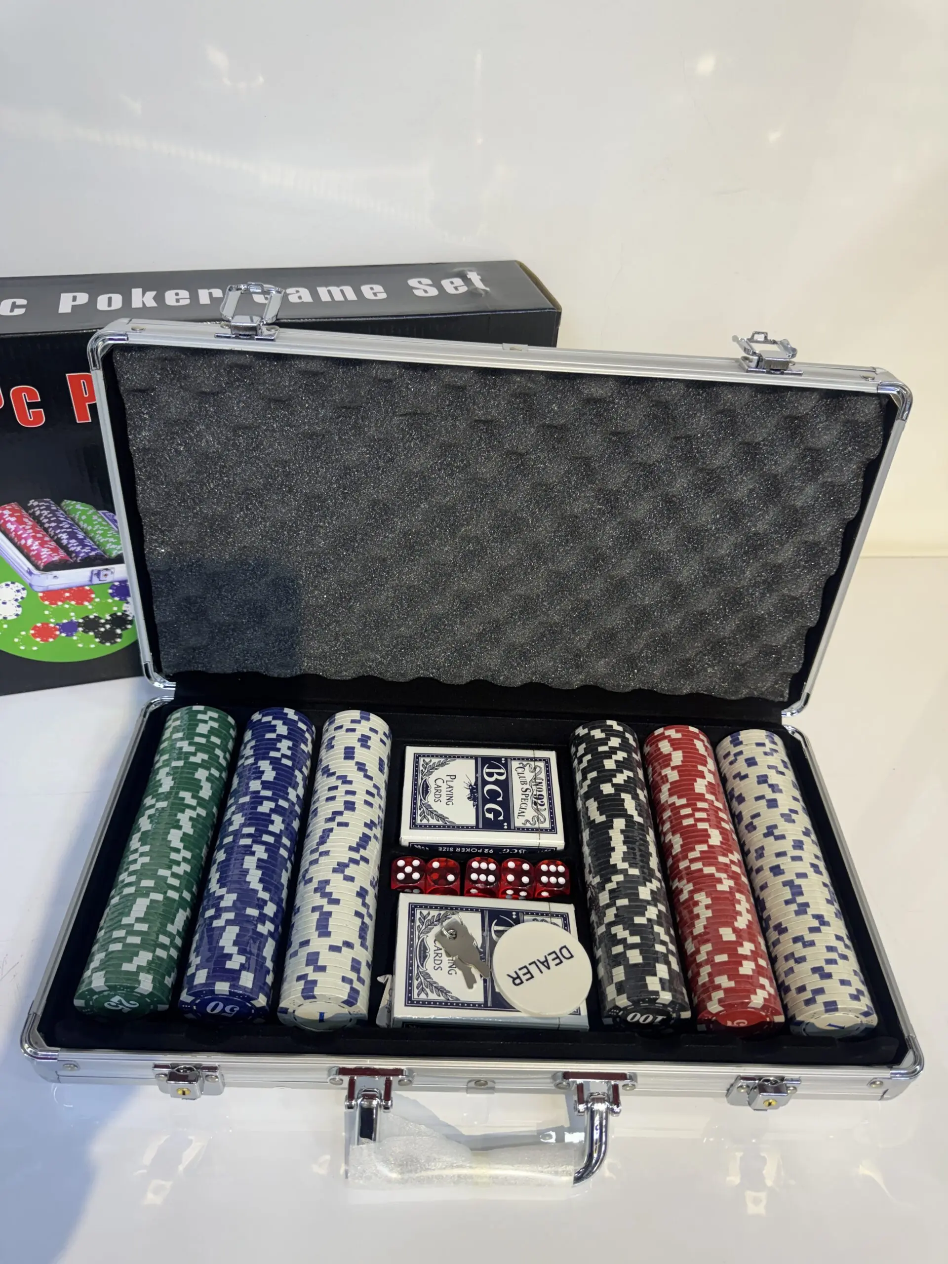 Juego de Poker de 300 Fichas en Maletín Metálico - Organiza torneos profesionales con amigos en casa - Imagen 3