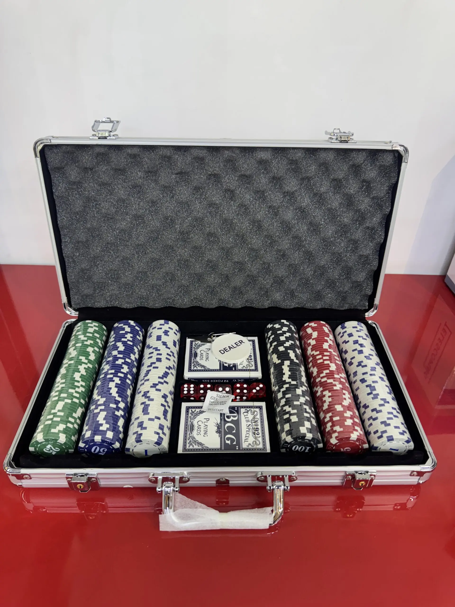 Juego de Poker de 300 Fichas en Maletín Metálico - Organiza torneos profesionales con amigos en casa - Imagen 2