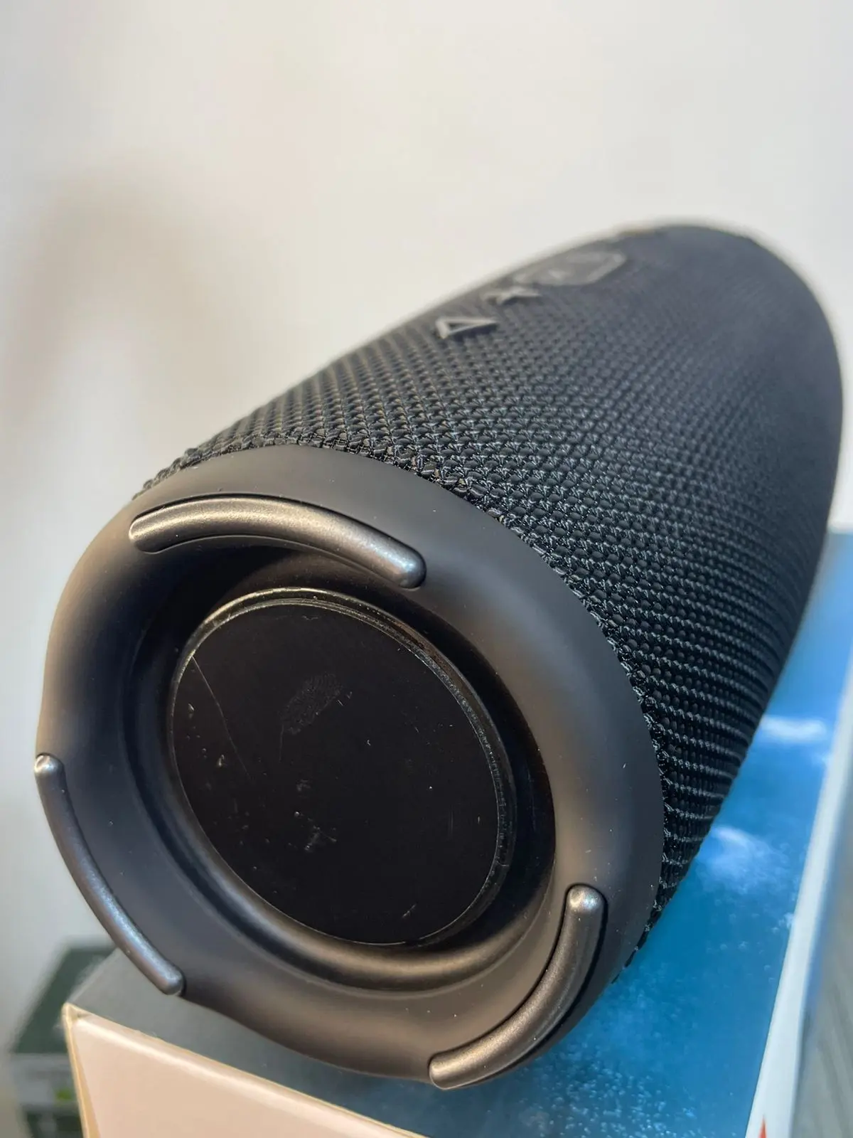 Parlante Portátil Bluetooth Charge 5 Resistente al Agua - Disfruta sonido potente y graves profundos al aire libre