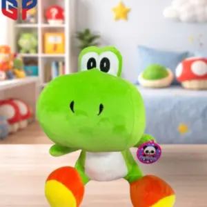 Peluche suave de Yoshi verde con vientre blanco y zapatos naranjas con puntas amarillas, sentado en una habitación infantil temática.