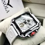 Reloj cuadrado ONOLA de acero plateado, esfera blanca con cronógrafo, corona roja y correa de silicona blanca con relieve sobre su estuche.