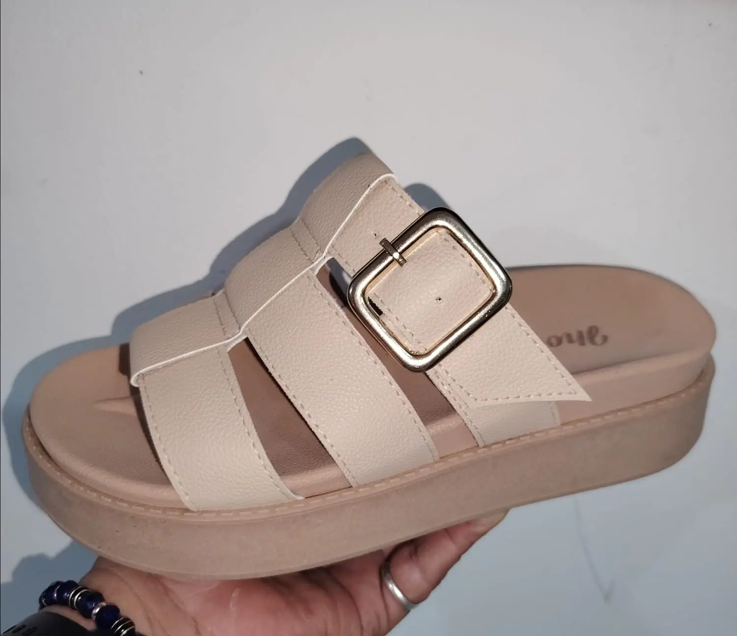 Sandalia slide de plataforma para mujer Arena Chic - Brindan comodidad y estilo elegante durante todo el dia