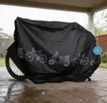 Funda impermeable negra para motocicleta y bicicleta protegiendo contra polvo y lluvia