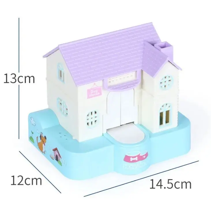 Alcancia interactiva de casa de perro color blanco y celeste con techo lila, diseño de dos pisos, 14.5x12x13 cm y ranura frontal con puerta abatible.