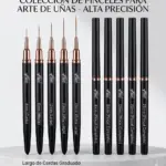 Set de 5 pinceles para nail art con cerdas graduadas de 4mm a 25mm y sus tapas protectoras negras con detalles en oro rosa sobre base gris.